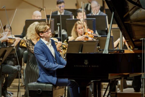 Hiilgavate esitustega tippkonkurss