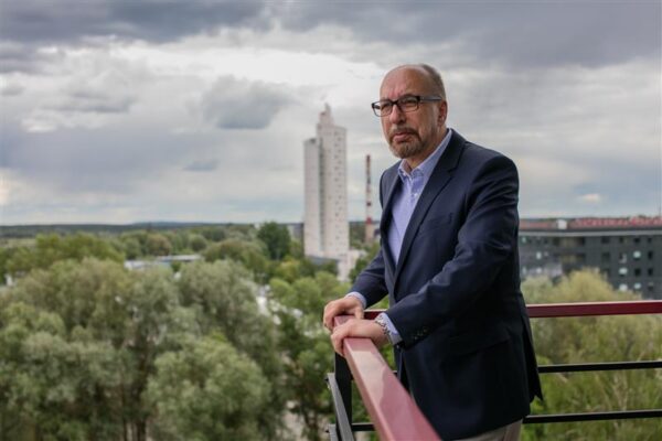 Akadeemik Saari valgusimpulsid