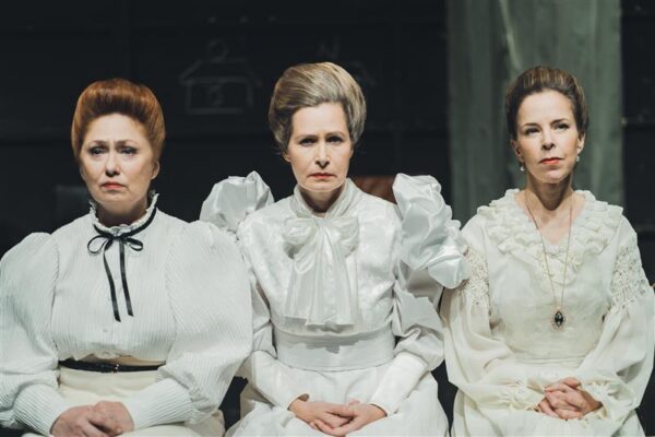 Kas vale saal, vale etendus?