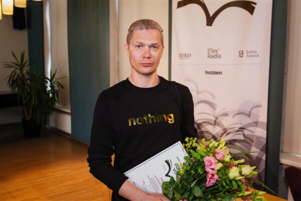 Salat&uuml;hikud t&auml;hem&auml;rkide taga