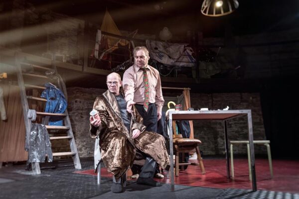 K&uuml;baratrikid teatriveskis