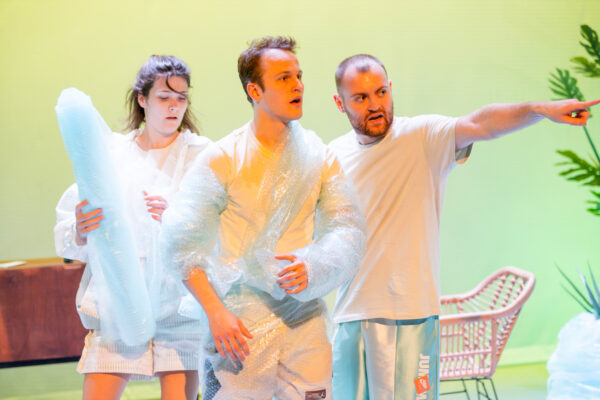 M&otilde;nus m&uuml;ramine keset kerget &otilde;&otilde;va ja tikri toorust