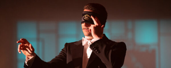 Karnevalilik film noir, mis ei hirmuta ega v&otilde;rguta