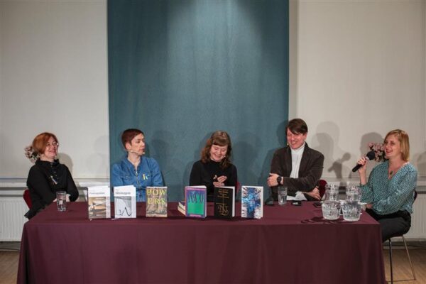 Eesti kirjandus suurrahvaste t&otilde;lketurul &ndash; riskid ja v&otilde;imalused