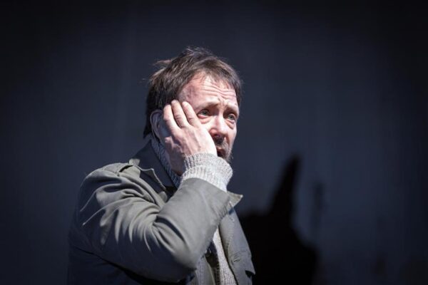 Lavastus, mis s&ouml;&ouml;bib hinge