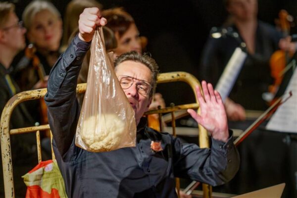 „Iga haigus on muusikaline probleem,  iga ravim muusikaline lahendus“