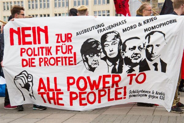 Populistlik tõlgendus demokraatiast:  üks rahvas, üks arvamus, üks võim