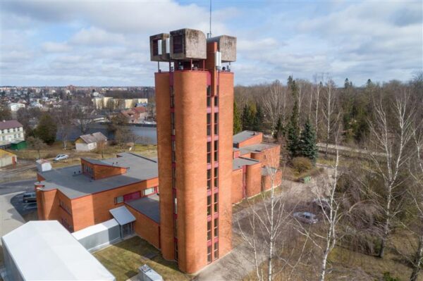 Tulet&otilde;rjeautost inspireeritud maja