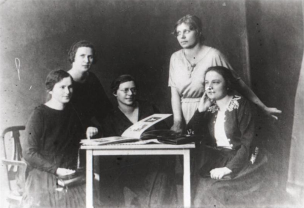 H&auml;dad haritud naiste maal