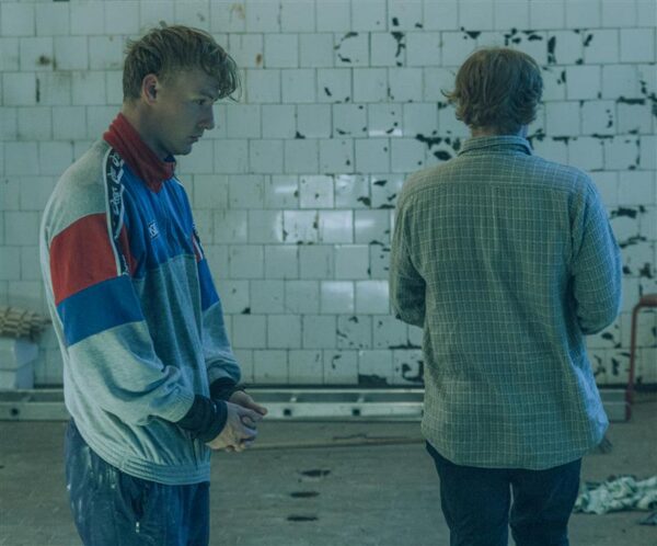 Metsik teatrielamus mahaj&auml;etud piiritusevabrikus