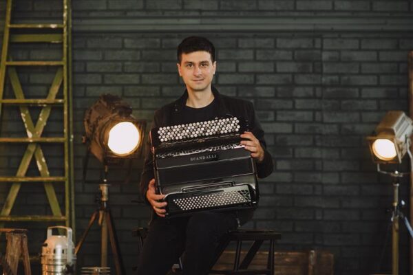 Avastamisväärne klassikalise muusika instrument akordion