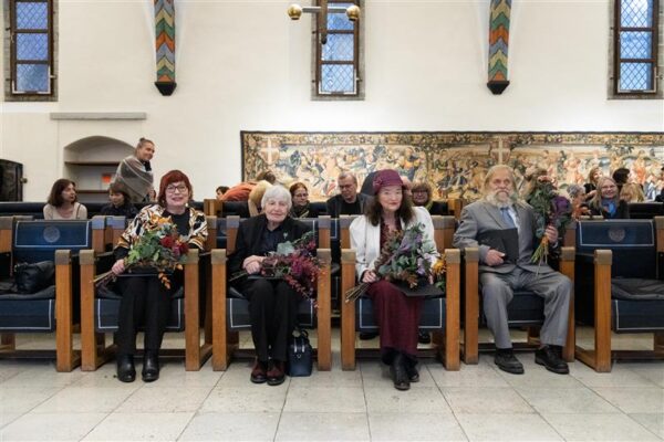 Auv&auml;&auml;rt laureaadid