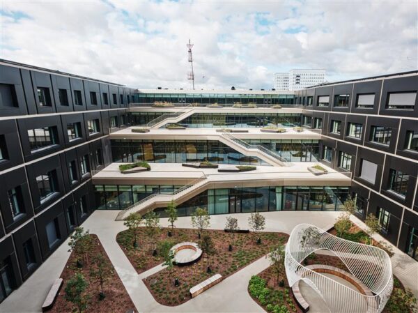 Muusikutele paradiis, linnaruumile t&uuml;hjad pihud