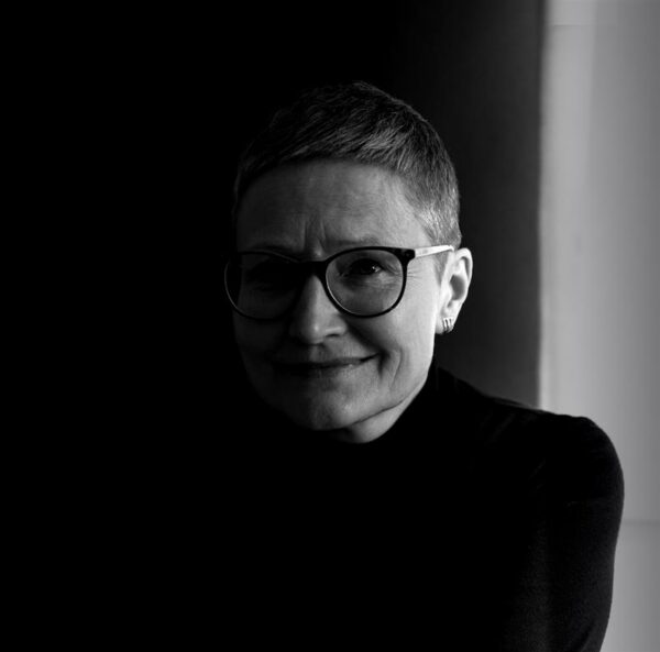 Pealelend  &ndash; Anne Rudanovski,  Pallase kunstik&otilde;rgkooli skulptuuri&shy;osakonna juhataja