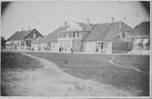 Esindushoone kuurordi riismete vahel