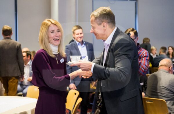 Teejuht neoliberalismijärgsesse poliitikasse:  suveräänsus, kaitstus ja kontroll