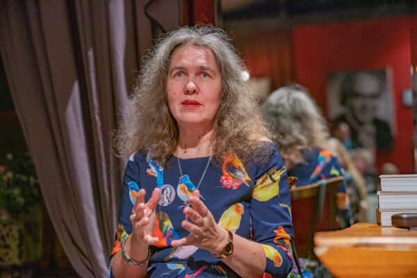 Harilik teatriaasta oma v&auml;heste tippudega