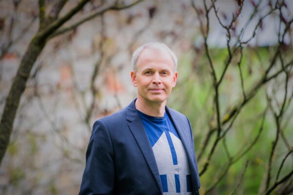 Pealelend  – Esper Linnamägi, Eesti Filharmoonia Kammerkoori juhatuse liige