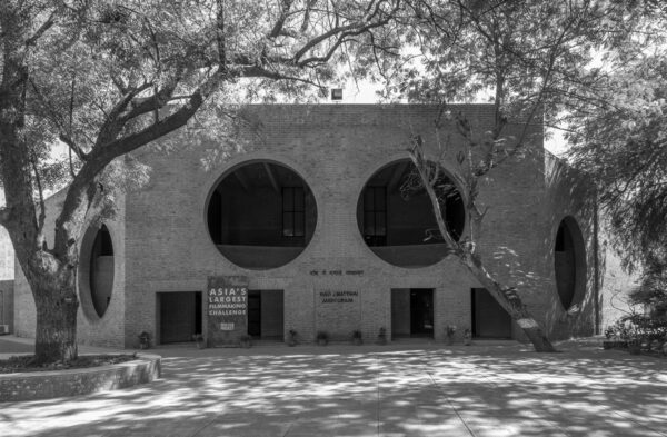 Philadelphia politseimaja ja Ahmedabadi &uuml;likooli kampus