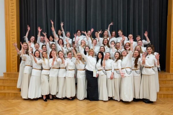 Vikerkaarepüüdmisest võistulaulmisel