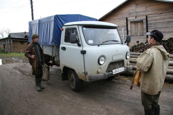 P&otilde;lisrahvaste kasutamine s&otilde;jas