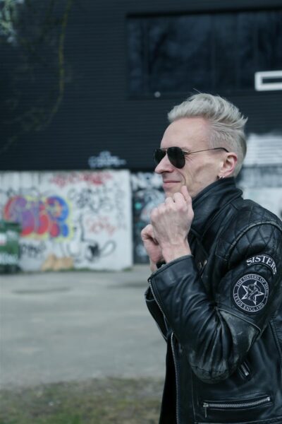 Saja-aastane Looming seisab ristteel