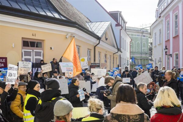 &Otilde;iglase tasustamise ettepanek kunstiv&auml;ljale. Aasta hiljem