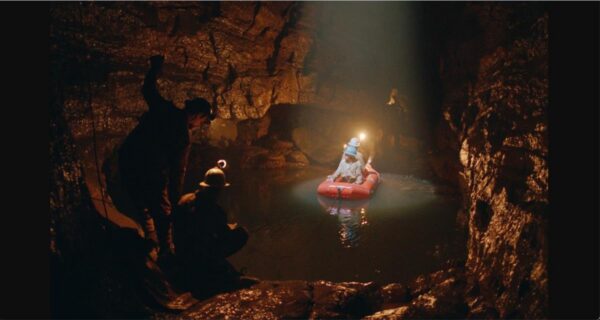 Aeglane laskumine m&otilde;tlevasse auku