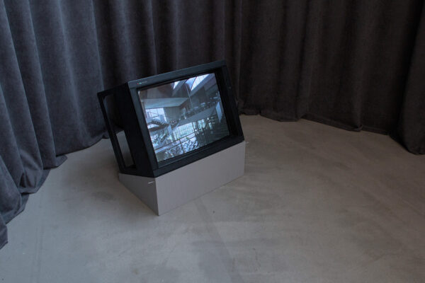 „Kui aeg enam ei voola, vaid tõuseb üle kallaste ja paisub ääretuks tulvaks“ ARSi Projektiruumis