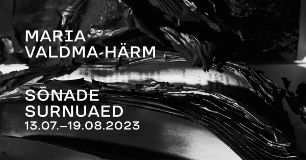 Ehtekunstnik Maria Valdma-Härmi näitus “Sõnade surnuaed” Hiiumaa muuseumi Pika maja hoovikeldris