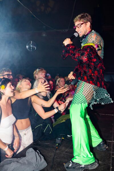 Uus „Saund“ ja banaanimustriline kampsun