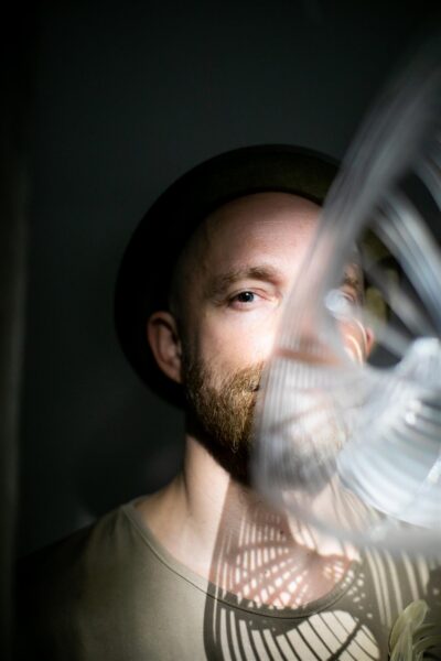 Maailm, kuhu pageda, kui elu kisub koledaks