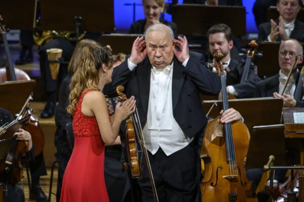 Dirigendi portree vana mehena