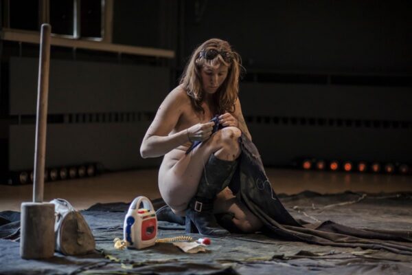 Kas teatri esindusn&auml;gu v&otilde;i juhuslikkuse paraad?