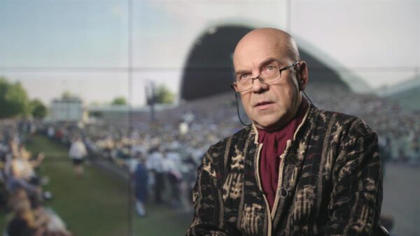 Peeter Laurits: &bdquo;Kunstiteos s&uuml;nnib seal, kust algab t&auml;henduste paljusus ja tekivad kihilised struktuurid.&ldquo;