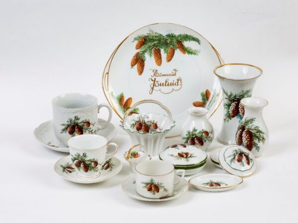 Ajaloomuuseumi advendinäitusel Suurgildi hoones on Nikolai Langebrauni töökoja jõuluteemalised portselanesemed