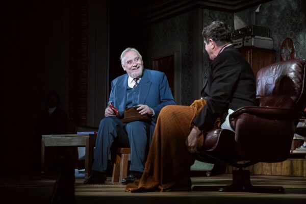 Kaks p&auml;ikest kom&ouml;&ouml;diataevas