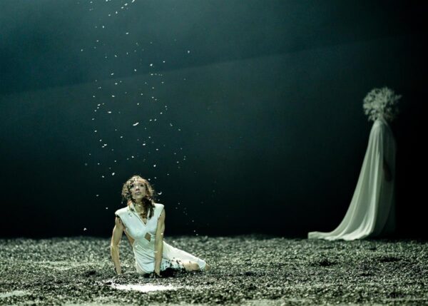 &bdquo;Tuhkvalge&ldquo; &ndash; romantiline n&uuml;&uuml;disballett