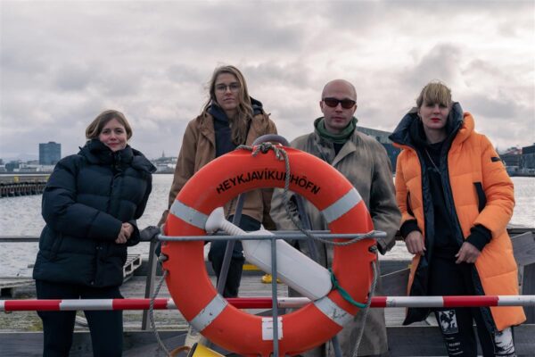 Kodus ja v&otilde;&otilde;rsil. KKEK t&auml;htis kunstit&ouml;&ouml;