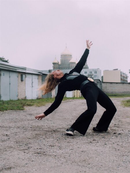 Ikooni ja pelmeeniga n&auml;htamatuse j&auml;lil