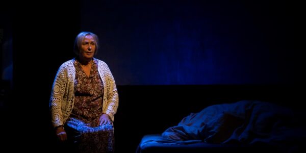 Peegelpildis &bdquo;Kolm &otilde;de&ldquo;