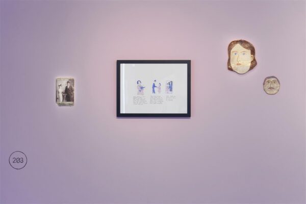 Vanaema m&auml;letab, lapselaps joonistab  ning vanavanaema elab igavesti