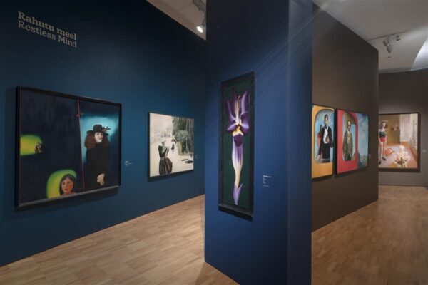 N&auml;ituseraamid hoiavad kunstnikke (m&otilde;tte)ahelais