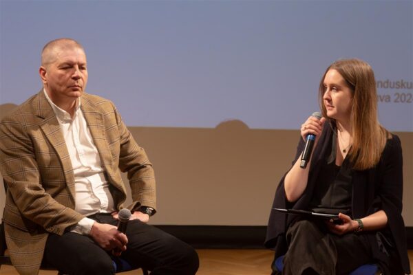 Teatri tulevikku otsitakse s&uuml;gavustest, mitte uutest k&otilde;rgustest