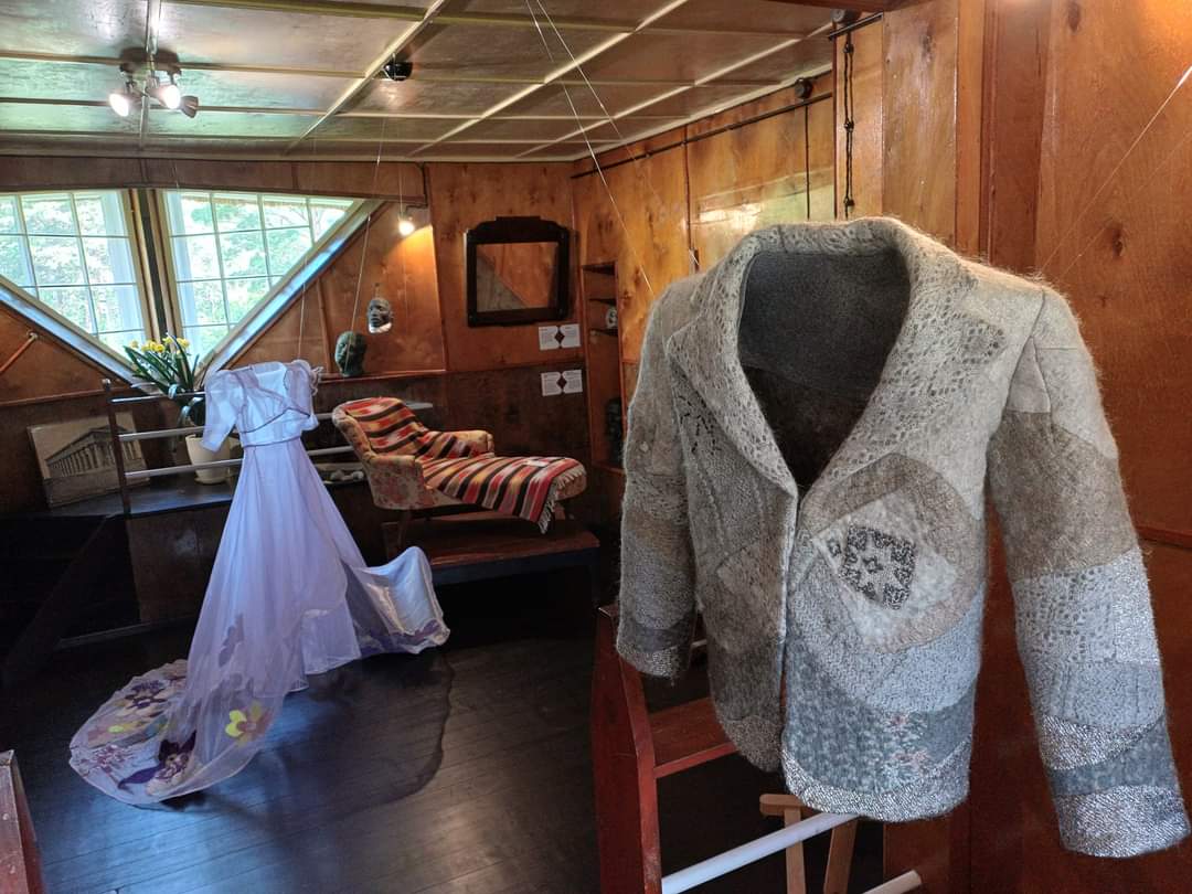 Ants Laikmaa Muuseumis näeb Tuuli Reinsoo tekstiiliinstallatsiooni