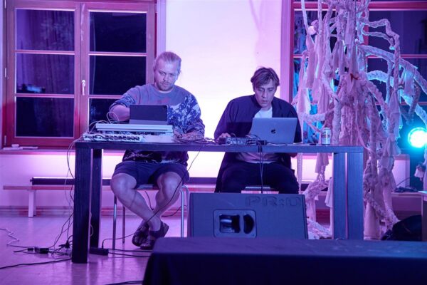 Võtame väikese datakinda ja pistame selle hamstrisse