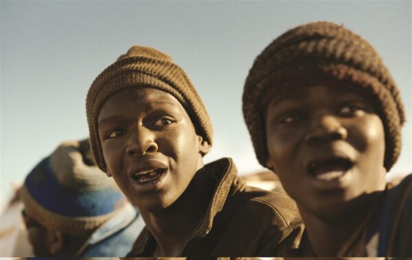 R&auml;ndest, ilma liigse selgitamiseta