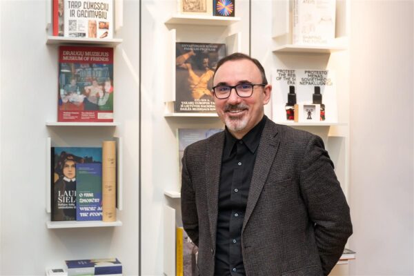 Pealelend &ndash; Arūnas Gelūnas, Leedu kunstimuuseumi juht