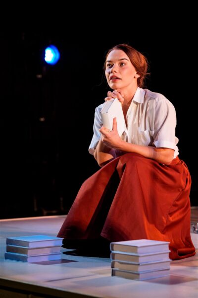 Kui keeles on 14 k&auml;&auml;net, siis kes on s&uuml;&uuml;di?