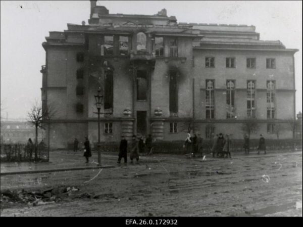 Luukerede tants punasel vaibal